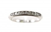 18K WHITE GOLD & DIAMOND RING