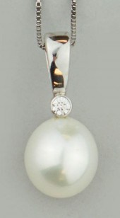 18K WHITE GOLD DIAMOND AND SOU