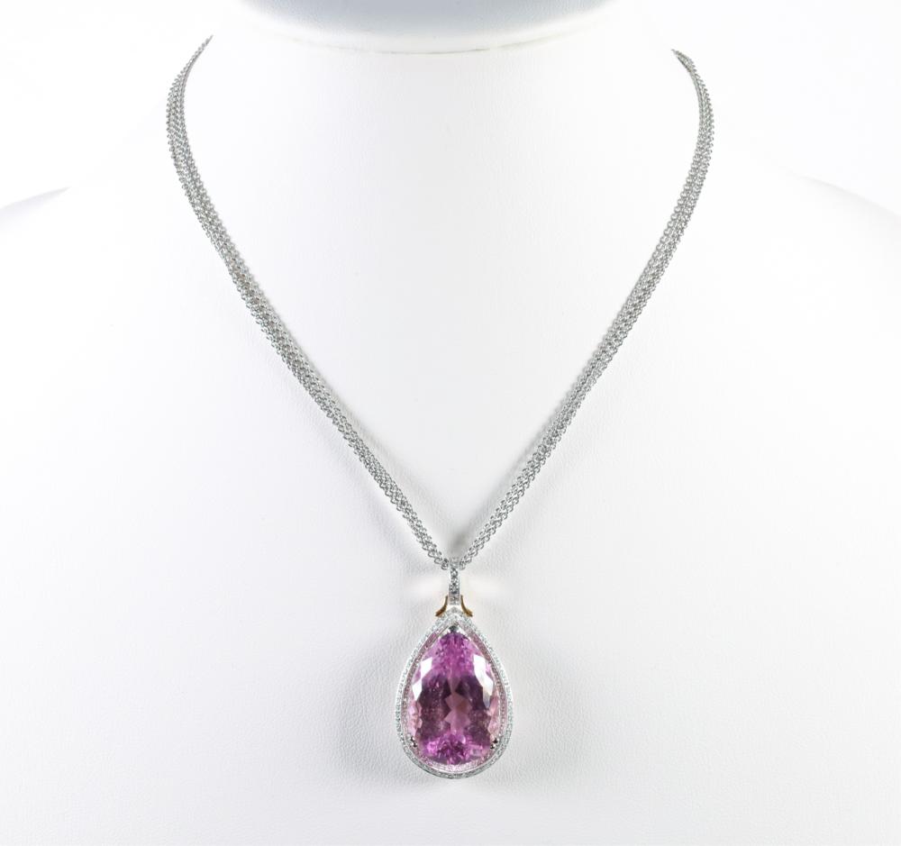 18K WHITE GOLD PEAR SHAPED