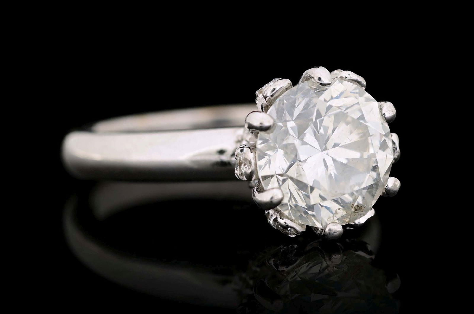 18K WHITE GOLD ROUND DIAMOND RING