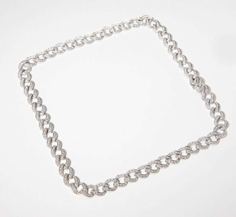 18K white gold set with 559