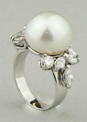 18K WHITE GOLD SOUTH SEAS PEAR