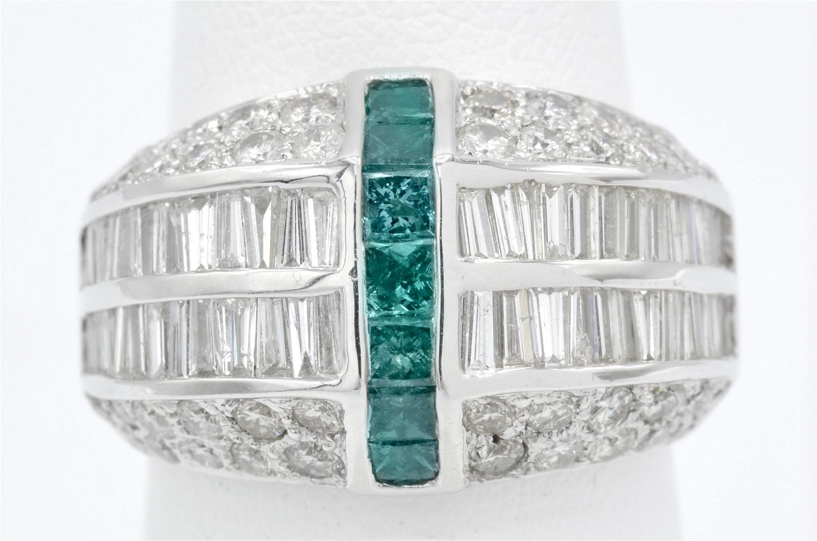 18K WHITE GOLD, WHITE & GREEN