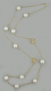 18K YELLOW GOLD AND DIAMOND "D