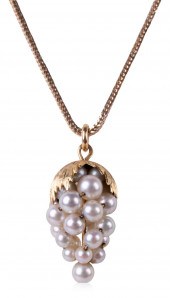 18K YELLOW GOLD AND PEARL GRAP