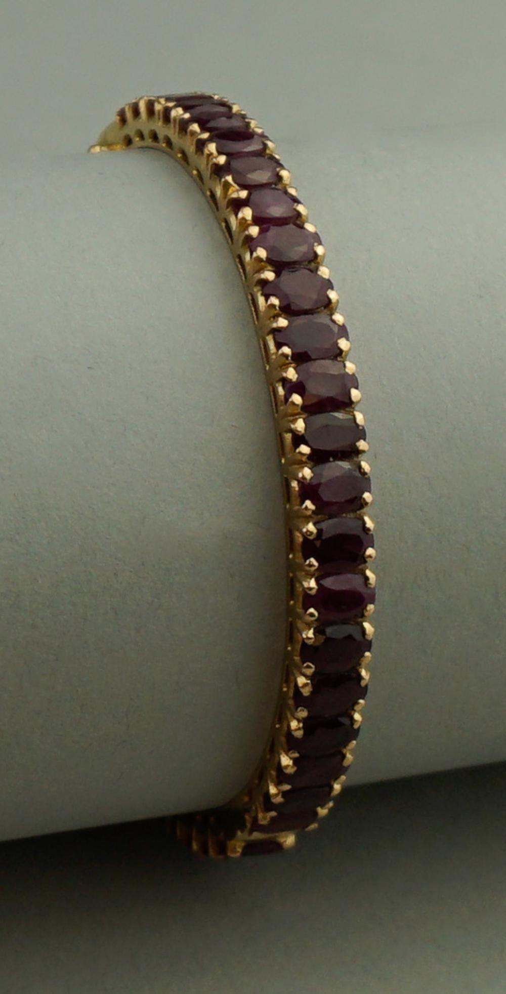 18K YELLOW GOLD AND RUBY BANGLE