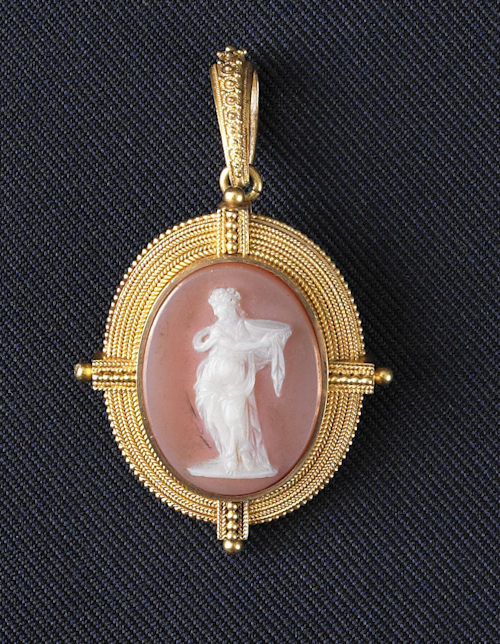 18K yellow gold framed agate