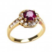 18k Yellow Gold Ring    set wi