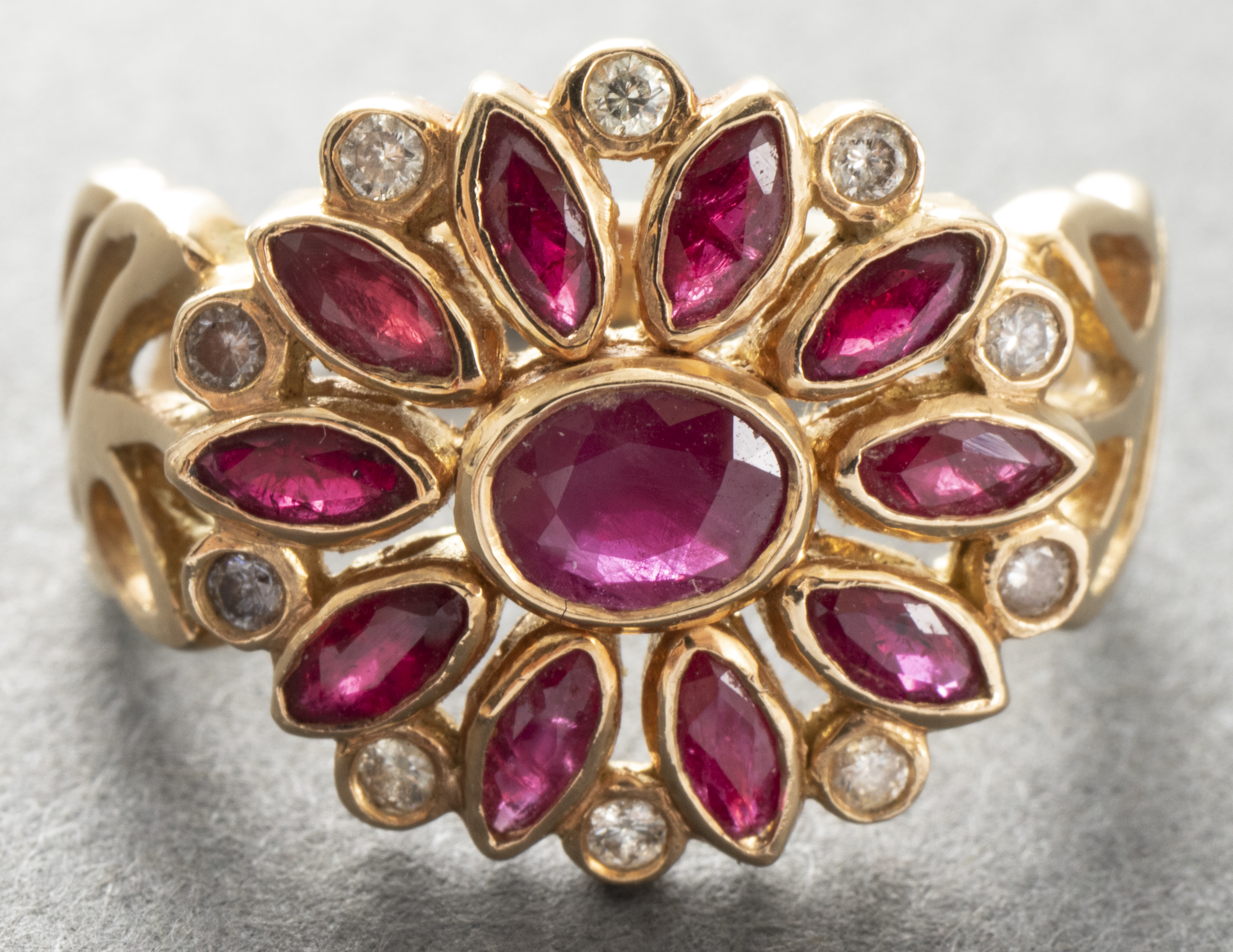 18K YELLOW GOLD RUBY & DIAMOND