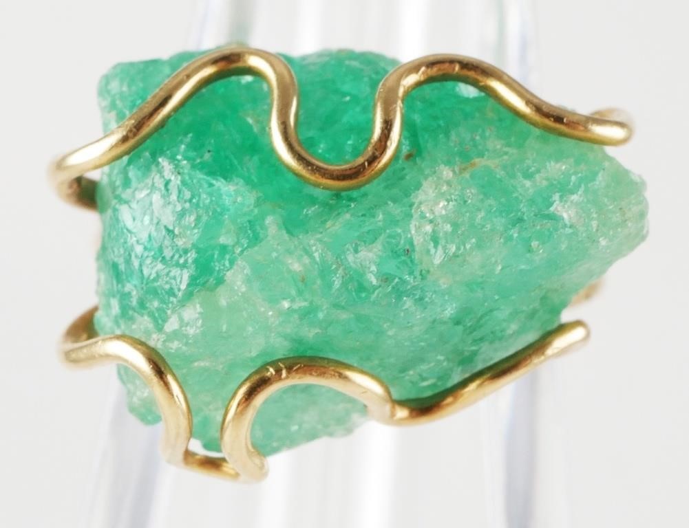 18K YELLOW GOLD W LARGE ROUGH