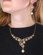 18K YG DIAMOND & PEARL FLORAL