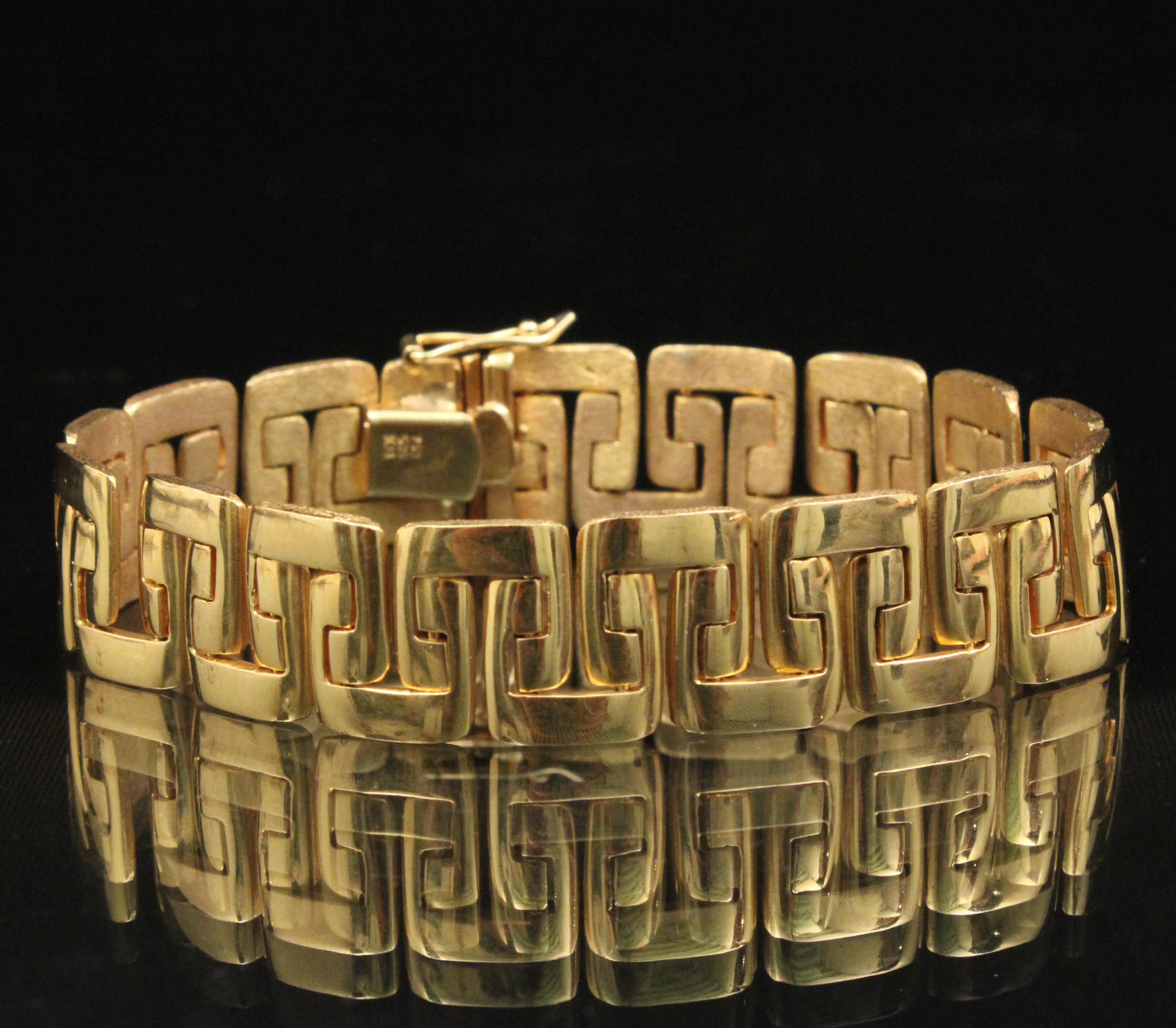 18K YG GREEK KEY DESIGN BRACELET