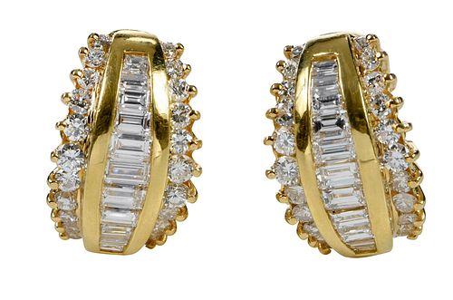 18KT. DIAMOND EARRINGSeach with