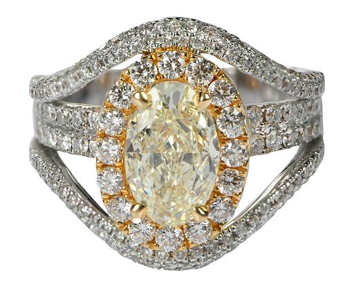 18KT. DIAMOND RINGcenter oval cut
