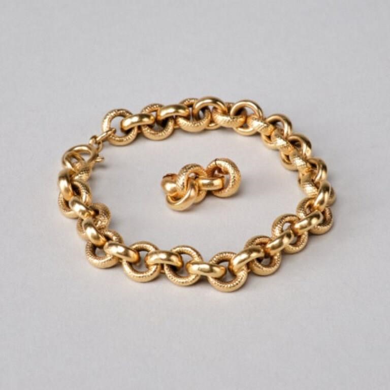 18KT GOLD BRACELETAn Italian 18kt