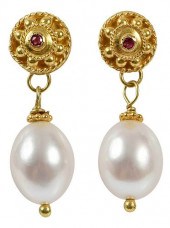 18KT. PEARL AND RUBY EARRINGSe