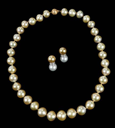 18KT. PEARL NECKLACE AND EARCLIP