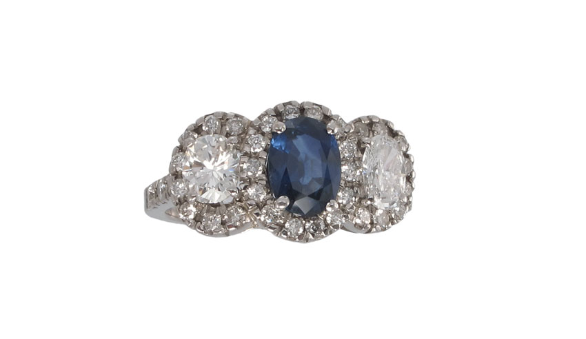 18KT SAPPHIRE AND DIAMOND RING: 18K