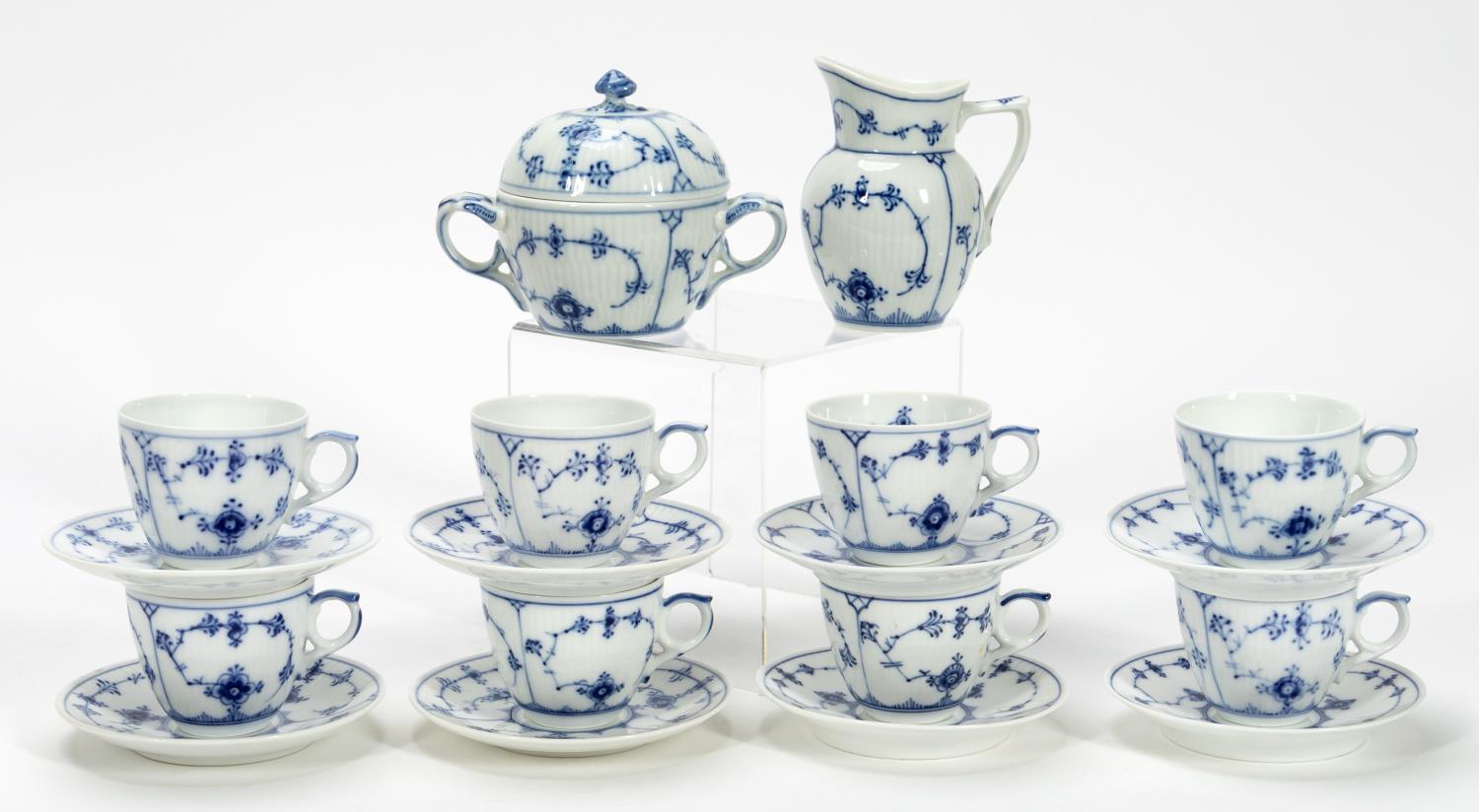18PC "BLUE FLUTED" CHINA