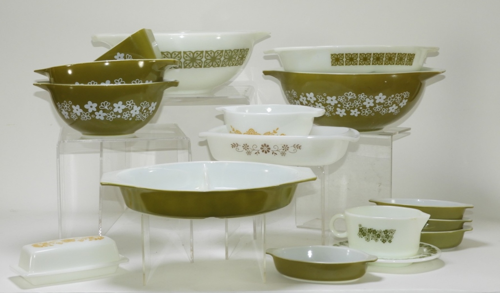 18PC VINTAGE PYREX CRAZY DAISY BOWL