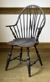 18TH C. CONTINUOUS ARM WINDSOR