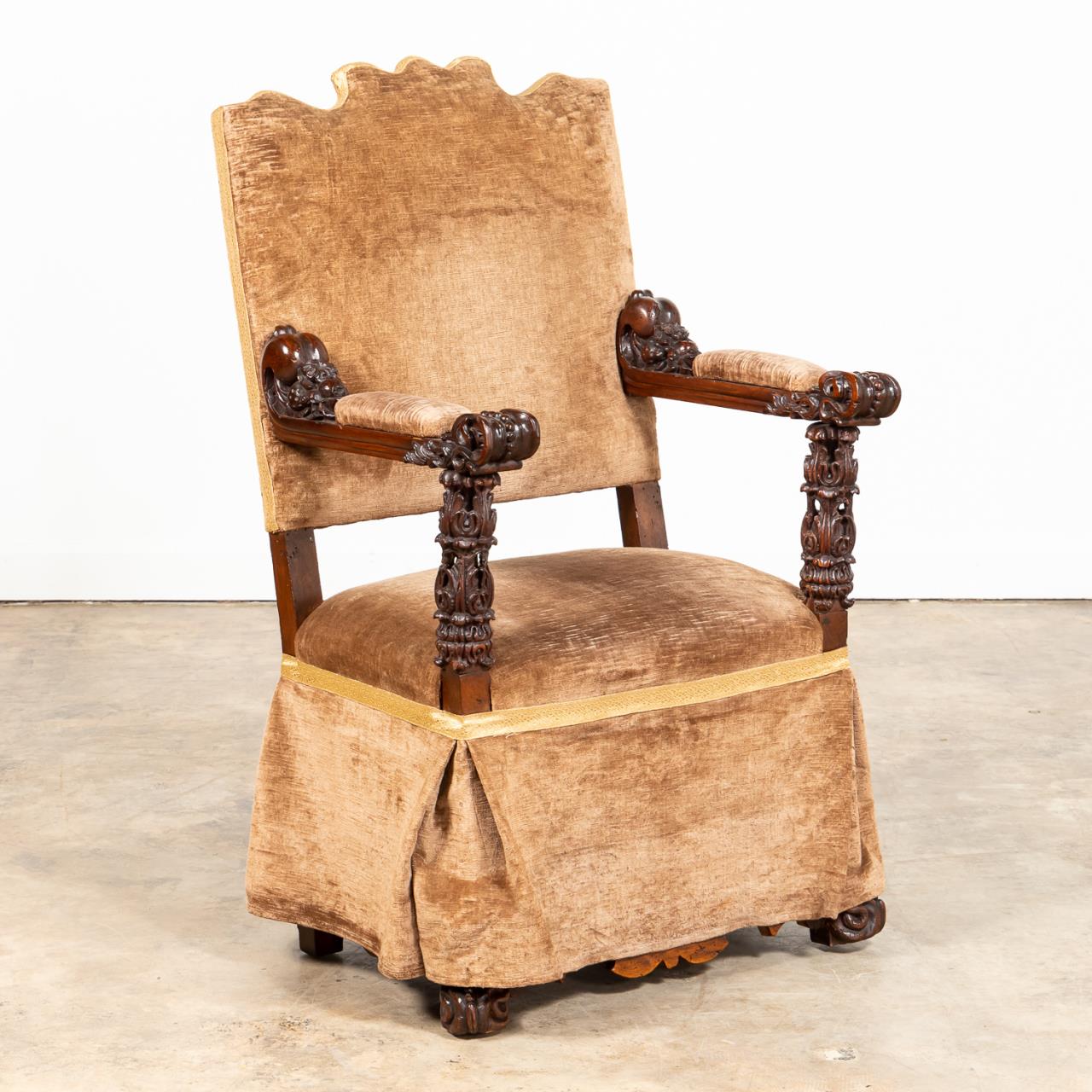 18TH C. ITALIAN CARVED WALNUT