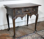 18TH C. QA MAPLE DRESSING TABL