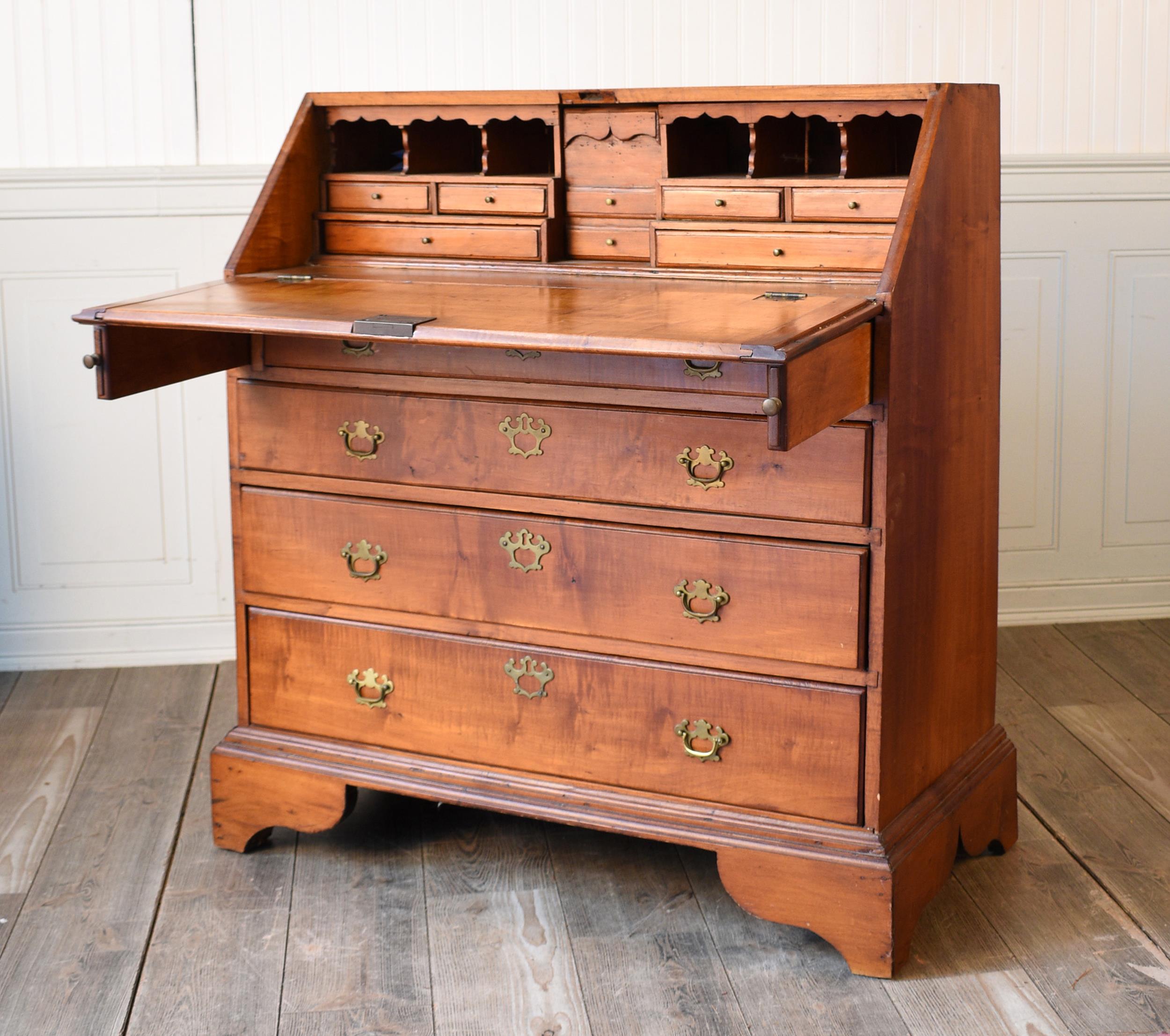 18TH C. QUEEN ANNE MAPLE SLANT