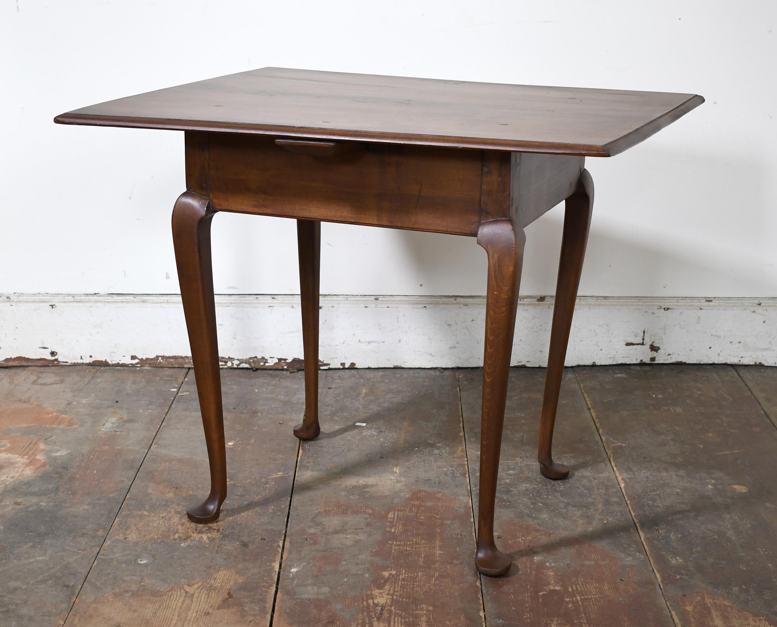 18TH C. QUEEN ANNE MAPLE TEA TABLE.