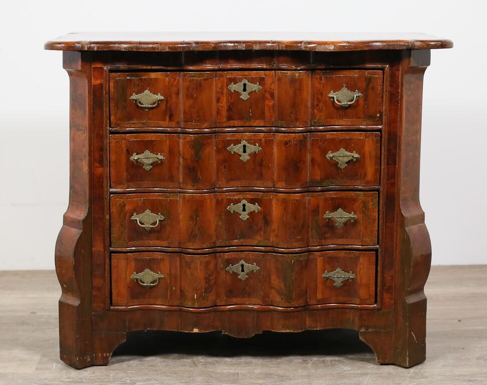 18TH CENTURY CONTINENTAL CHEST OF