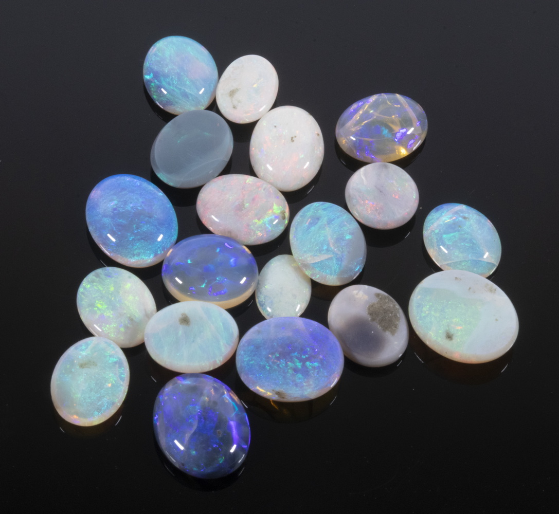 (19) LOOSE OVAL CABOCHON AUSTRALIAN