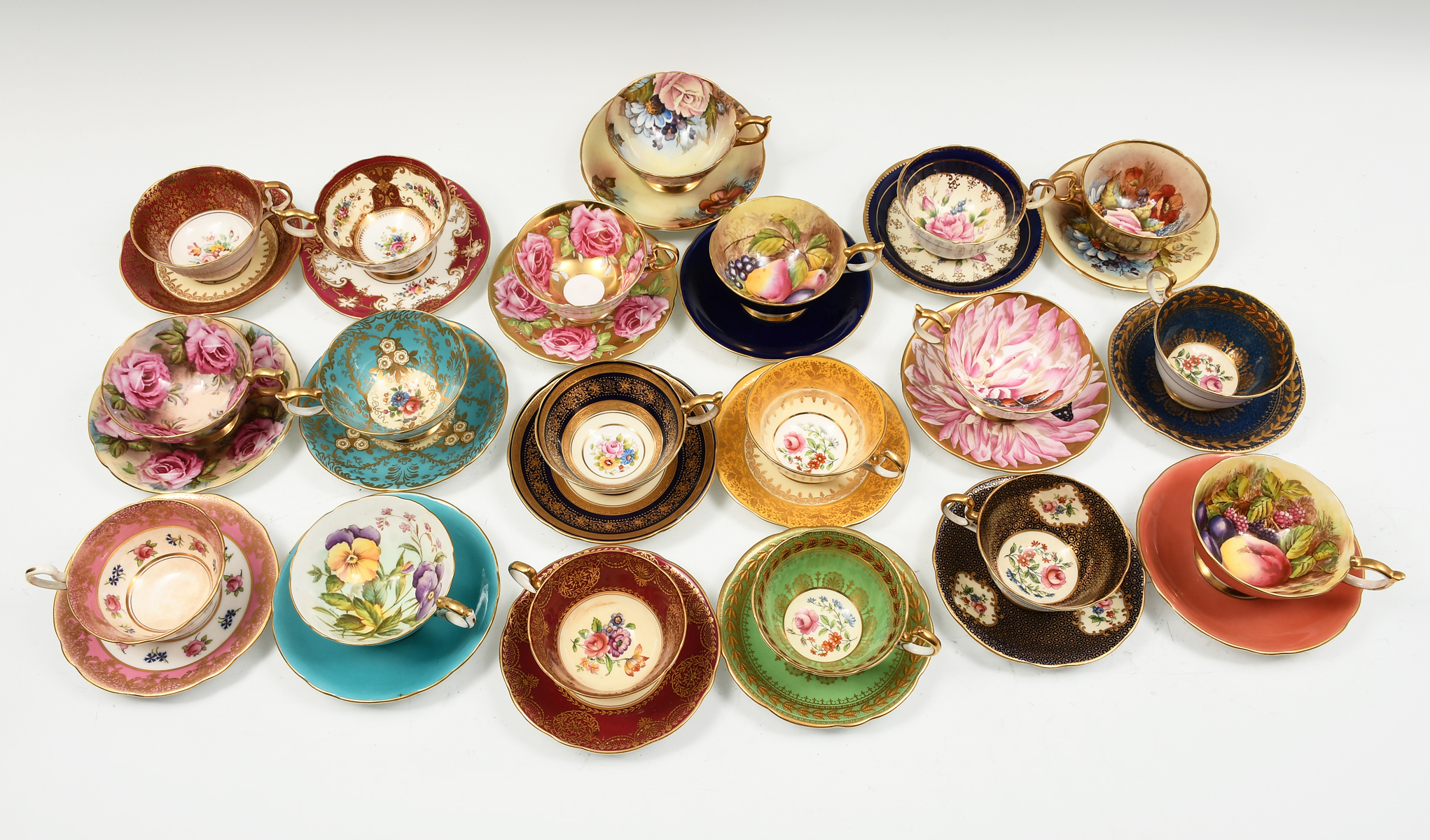 19 PC. AYNSLEY TEACUPS & SAUCERS: