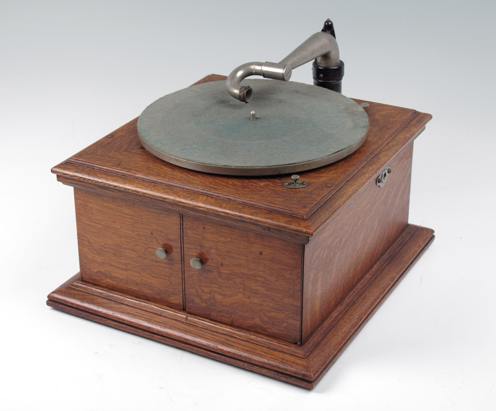 1914 OAK VICTOR TALKING MACHINE: