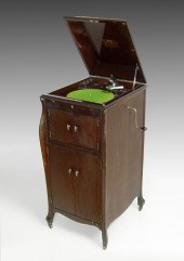 1920 MAHOGANY VICTOR VICTROLA