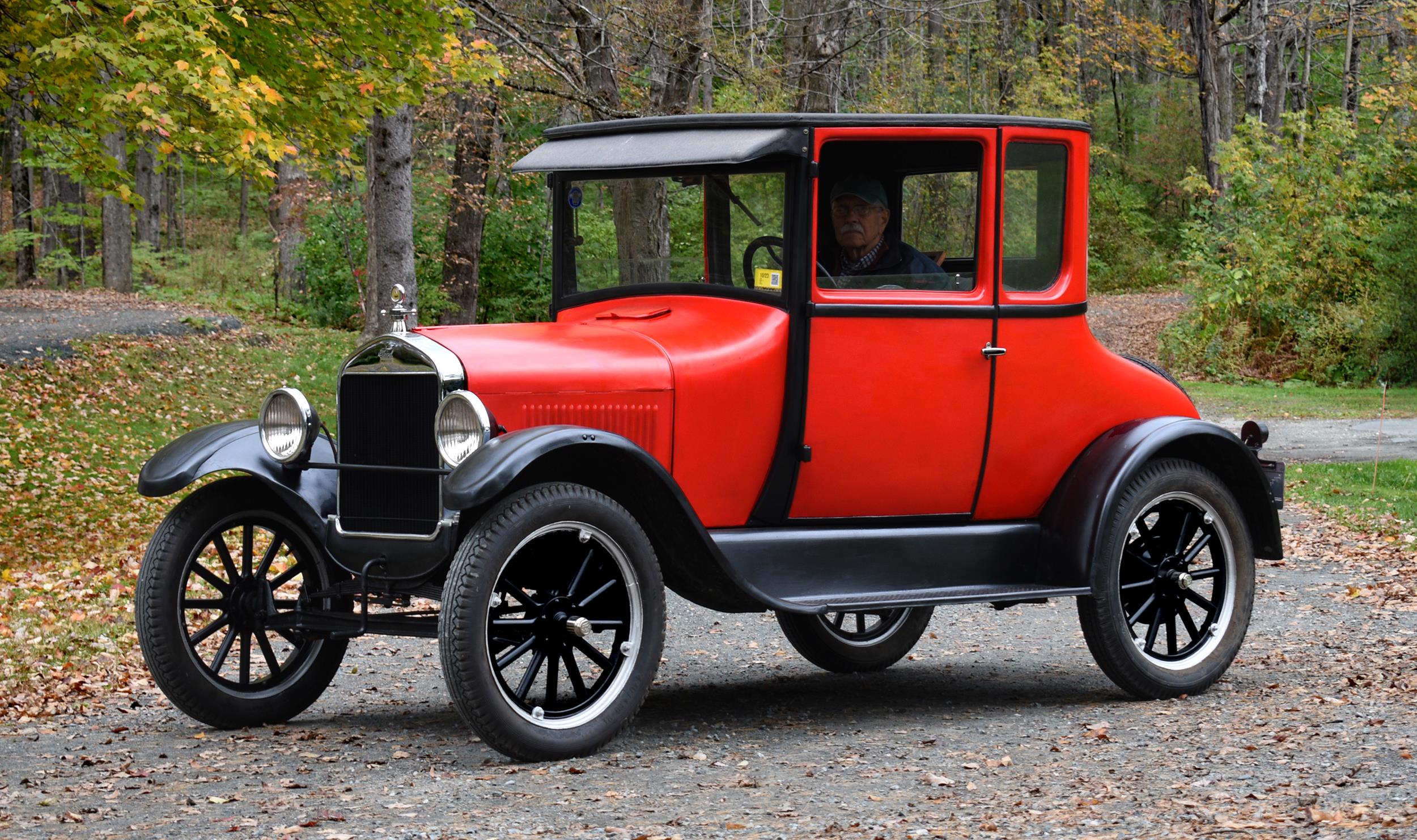 1927 FORD MODEL T DOCTORS COUPE.