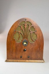 1930 PHILCO MODEL 20 CATHEDRAL