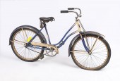 1940 GIRL'S SCHWINN BICYCLE: 1