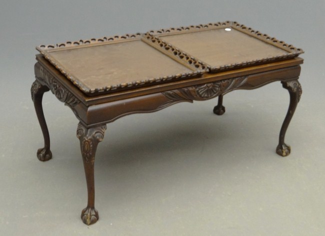 1940' s coffee table with (2)