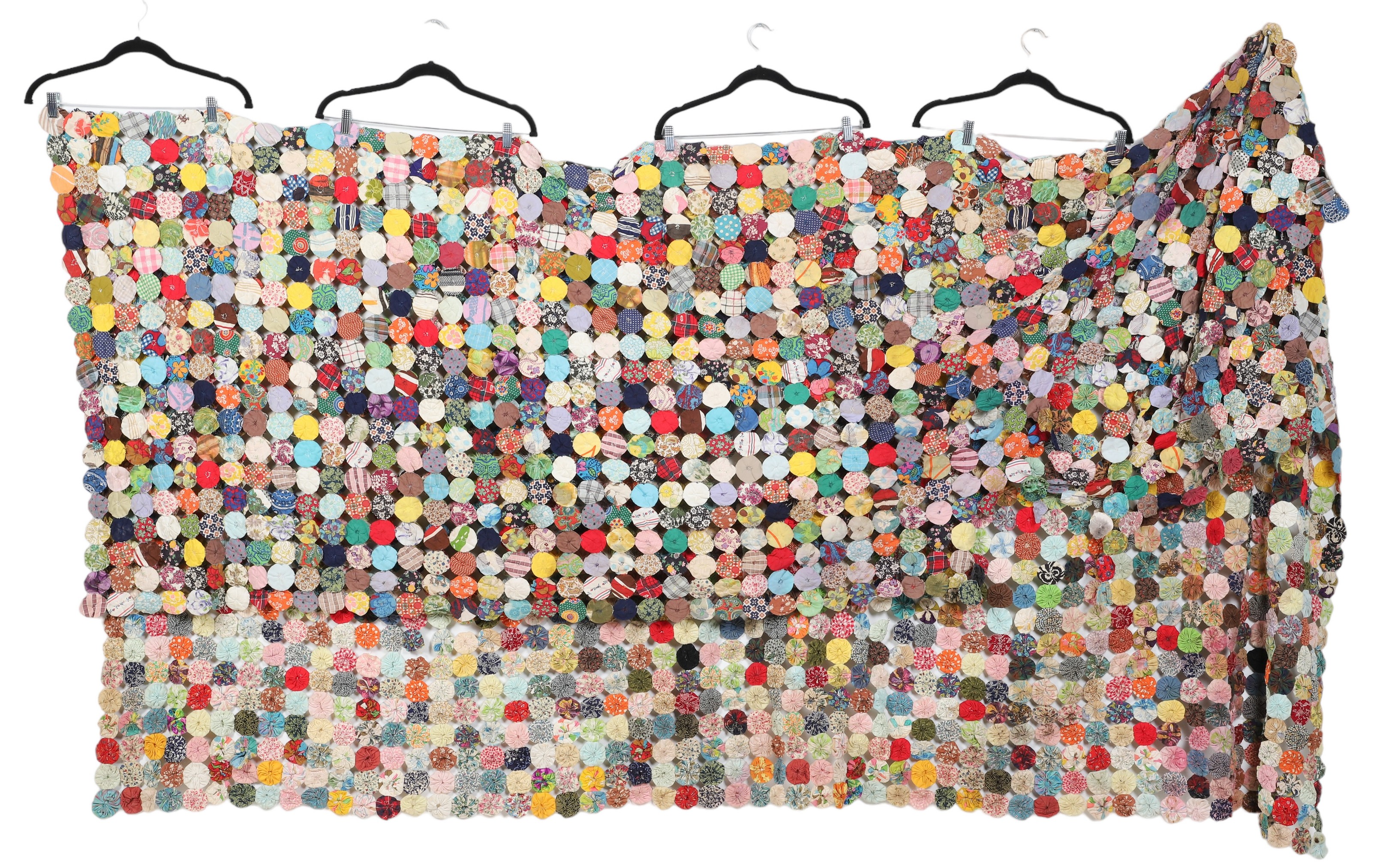 1940s yo-yo quilt, 118" x 96", some