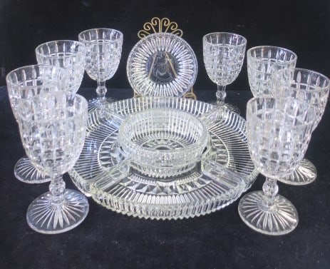 1950'S GLASS VEGGIE TRAY WITH