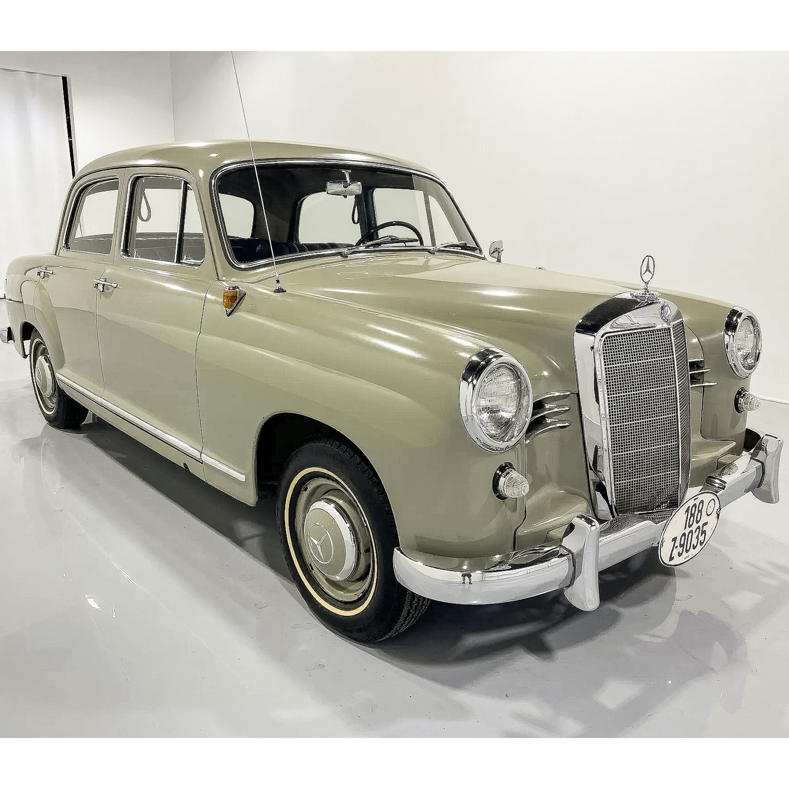 1958 MERCEDES- BENZ 180 SEDAN