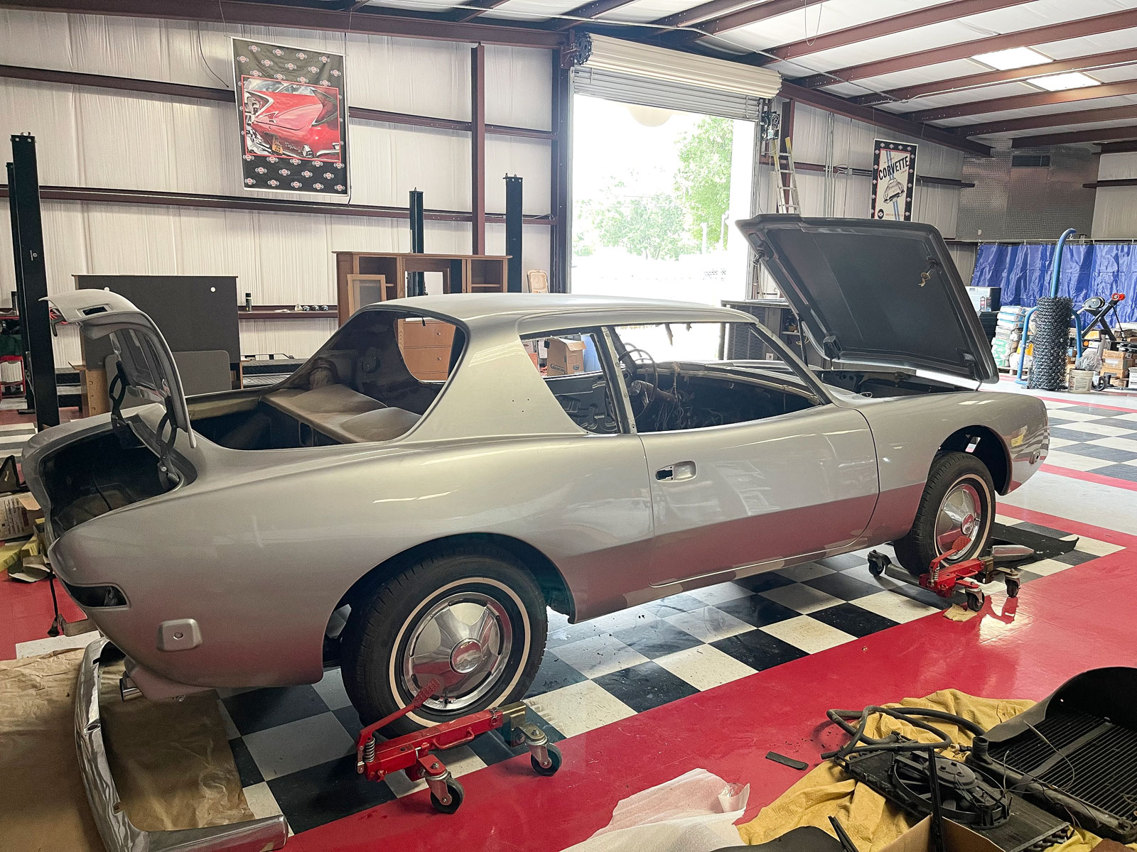 1963 STUDEBAKER AVANTI R-1: Body