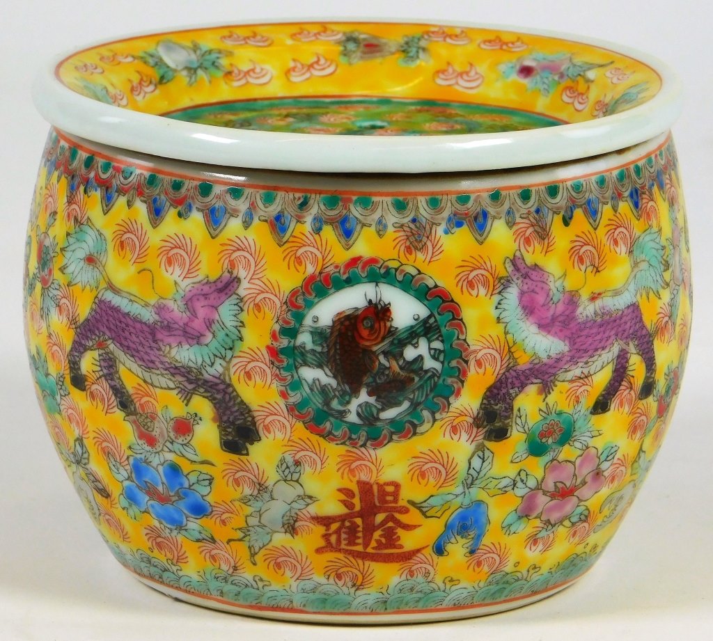 19C CHINESE FAMILLE JAUNE PORCELAIN