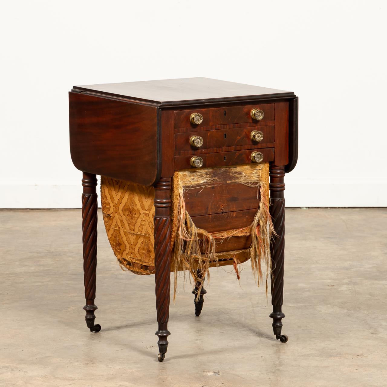 19TH C. AMERICAN FEDERAL MAHOGANY