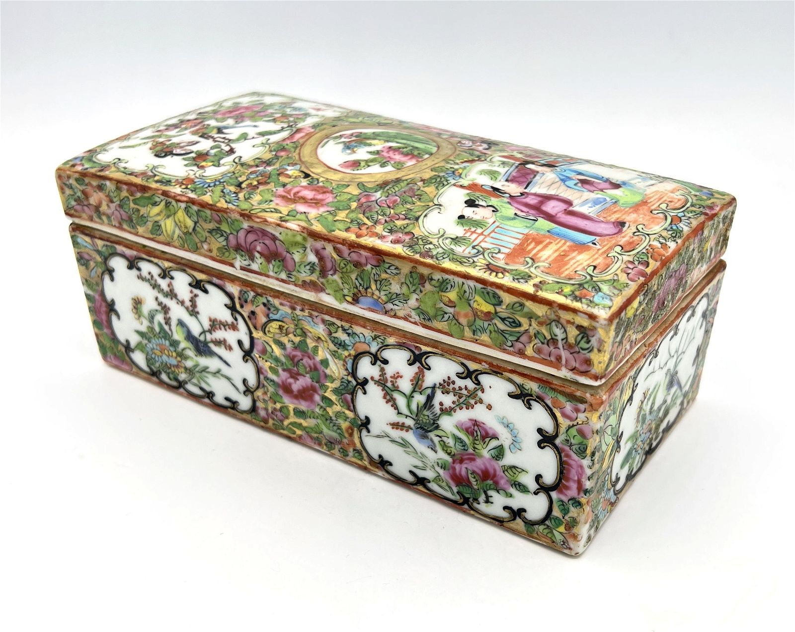 19TH C. CHINESE CANTON FAMILLE ROSE