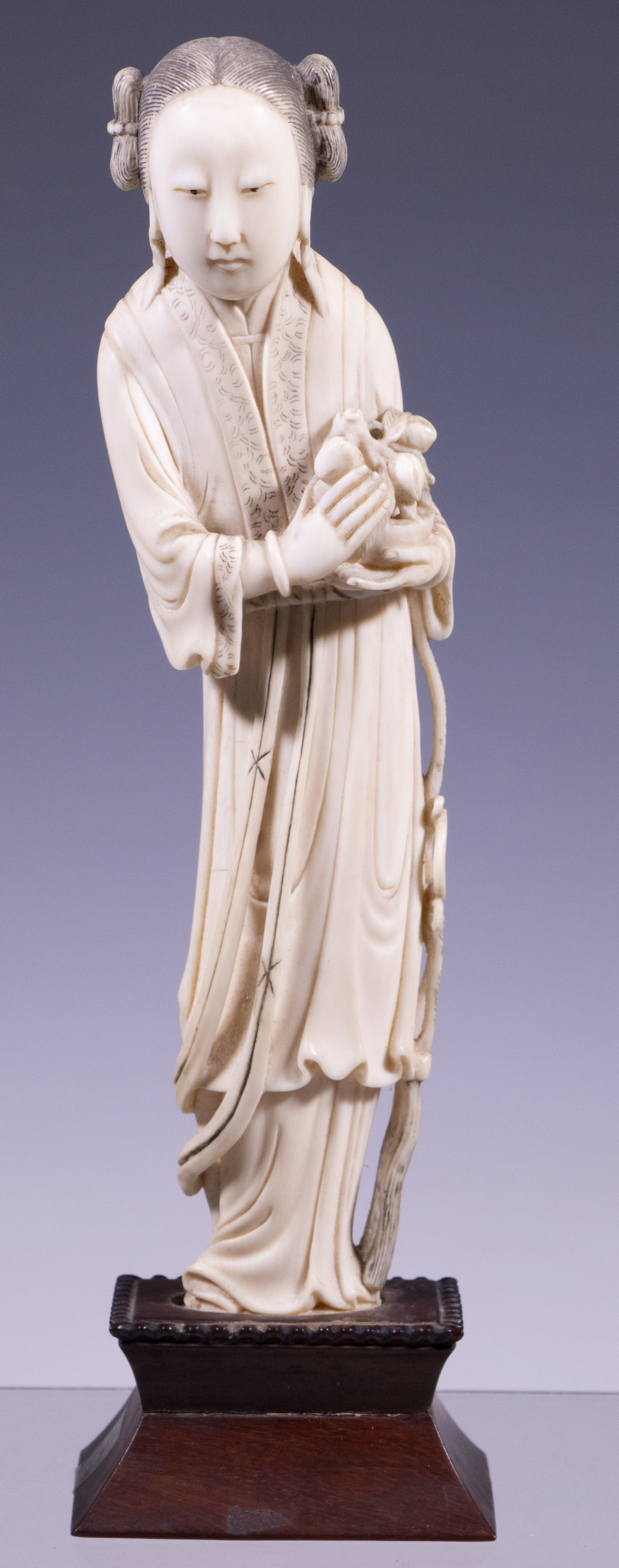 19TH C. CHINESE IVORY CARVING OF AN