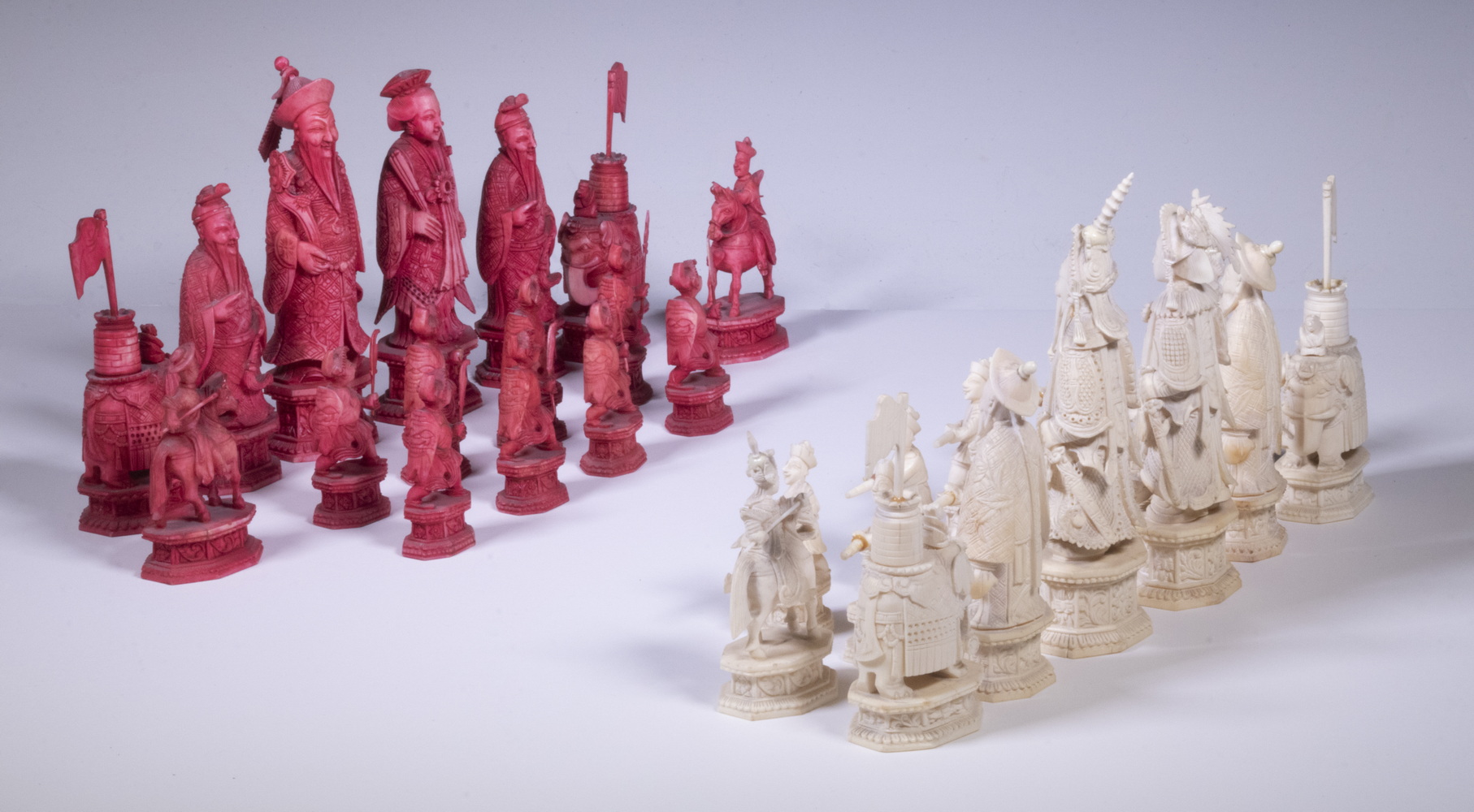 19TH C. CHINESE IVORY CHESS SET