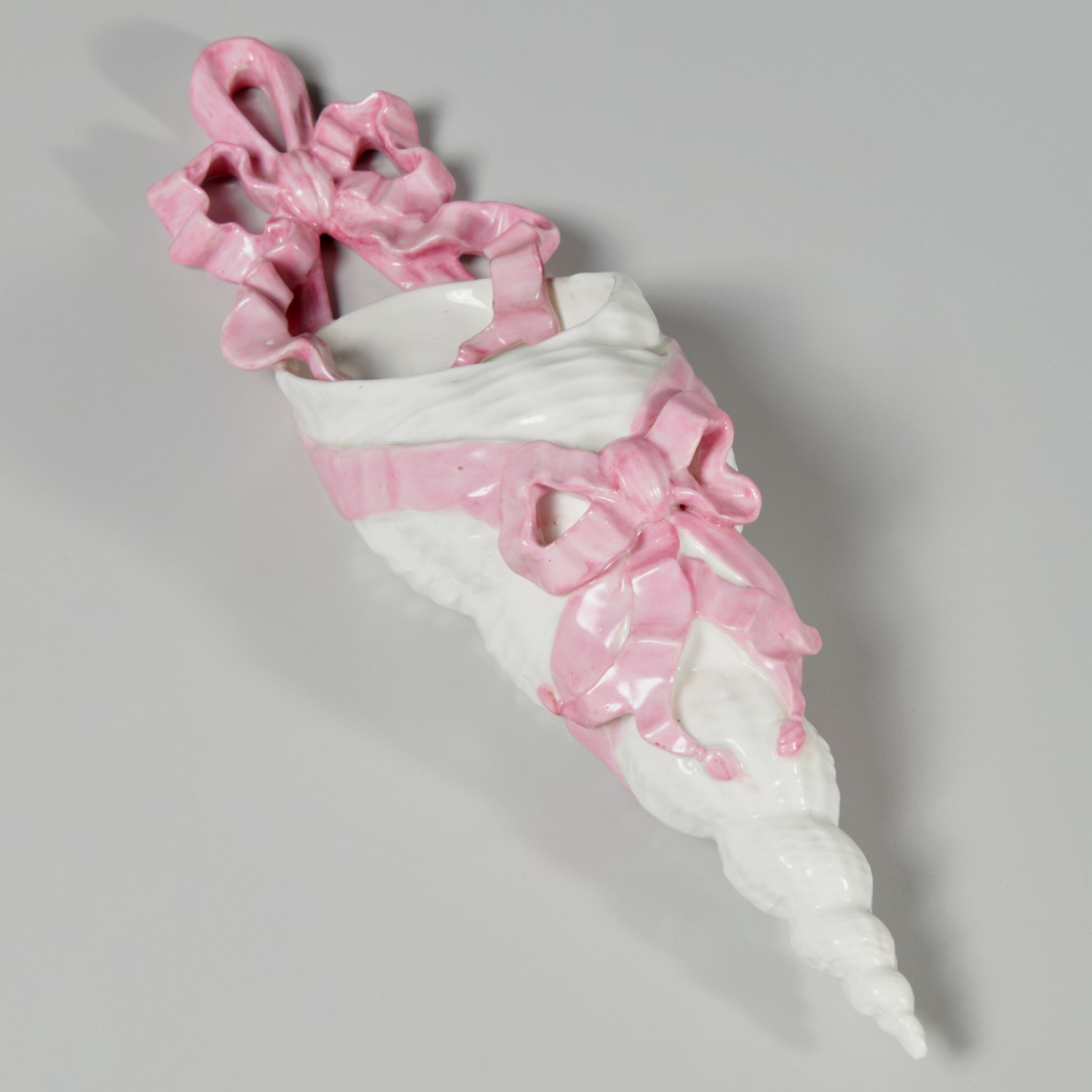 19TH C. ENGLISH PORCELAIN SHELL