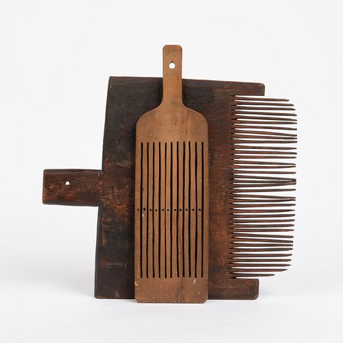 19TH C. FLAX CARDING COMB AND