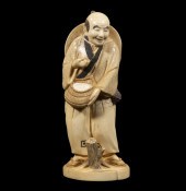 19TH C. JAPANESE IVORY FIGURIN